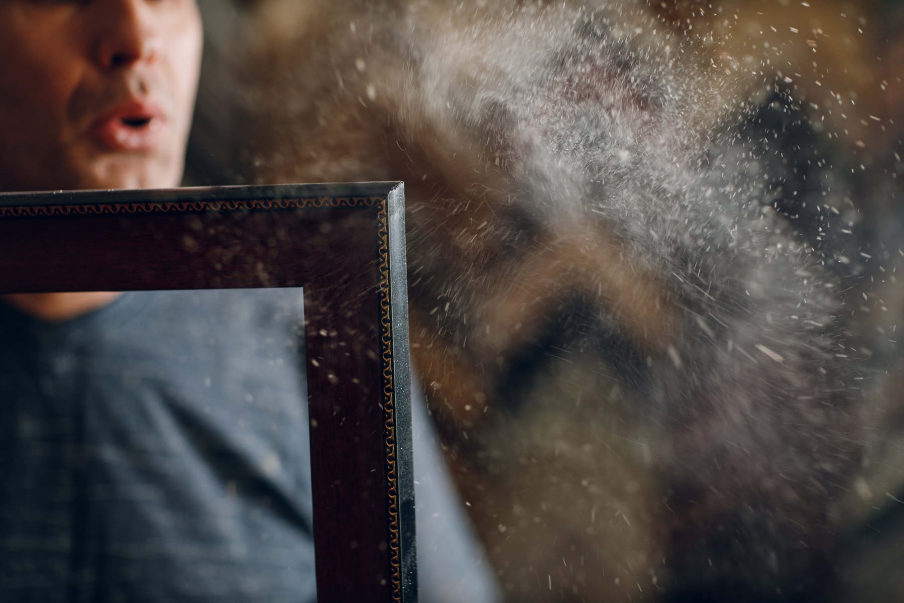 Framing workshop master blows off dust baguette